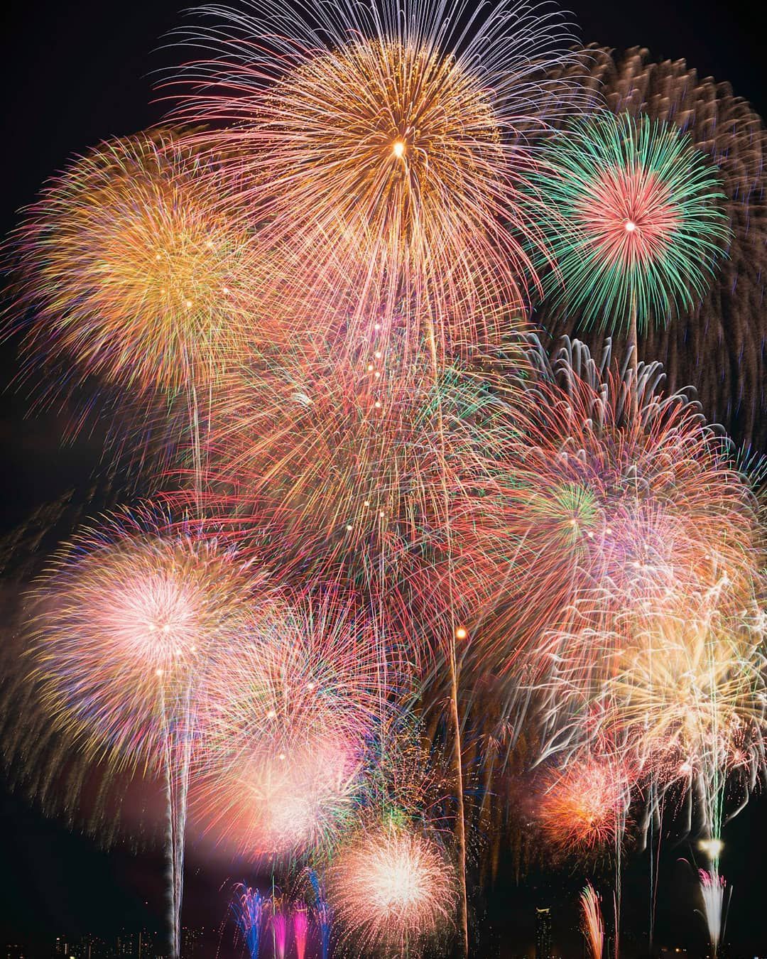第70回青森花火大会2024年8月7日2枚 第70回青森花火大会2024年8月7日2枚