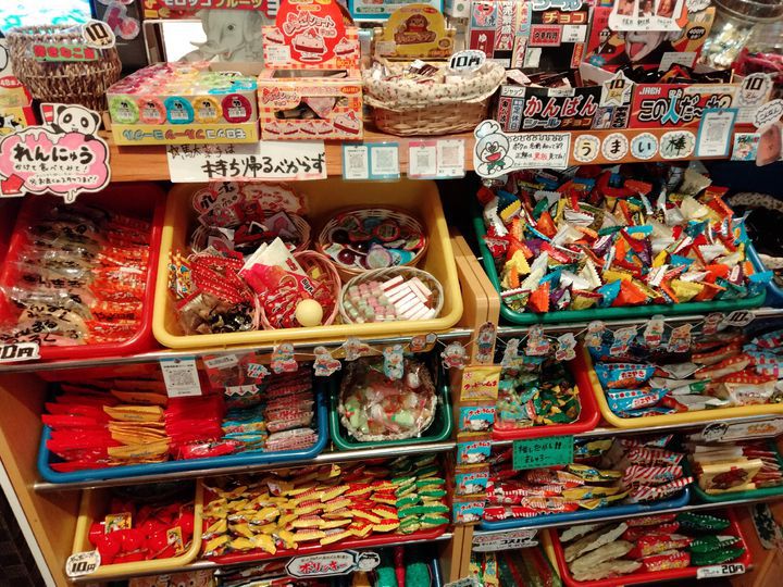 懐かしい駄菓子が食べ放題！京都のレトロな空間で楽しめる「放課後