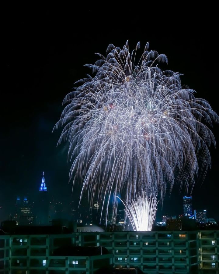2025年版・神宮外苑花火大会！会場チケットなしでも楽しめる穴場