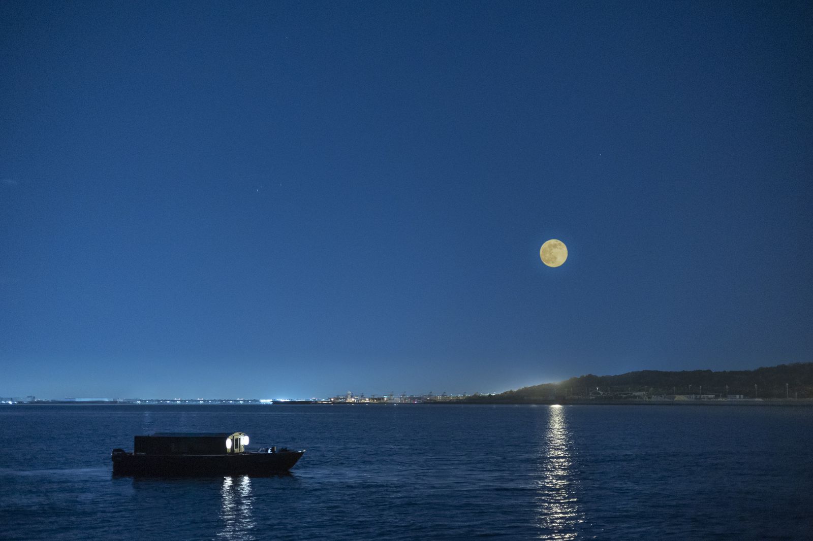 【終了】月夜の海にて優雅なひとときを。「星のや東京」にて、「忘我の月見舟」開催 | くふうトリップ(旧RETRIP)