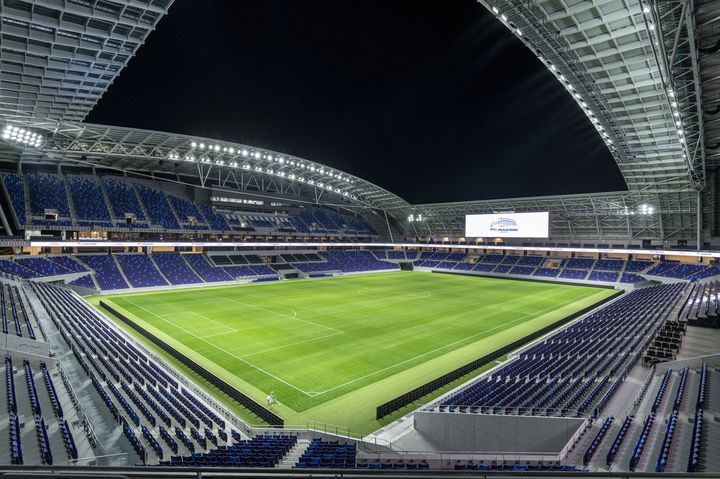 日本初・サッカーの街なかスタジアム「エディオンピースウイング広島
