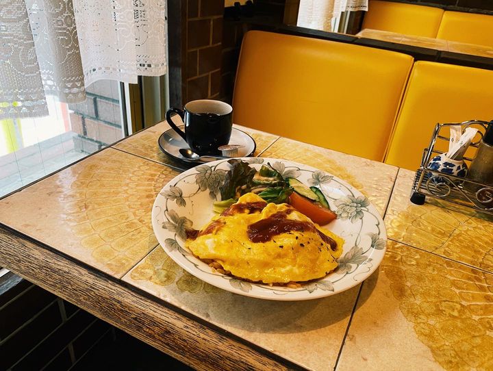 横浜反町・喫茶店キャメルのテーブル 親しく