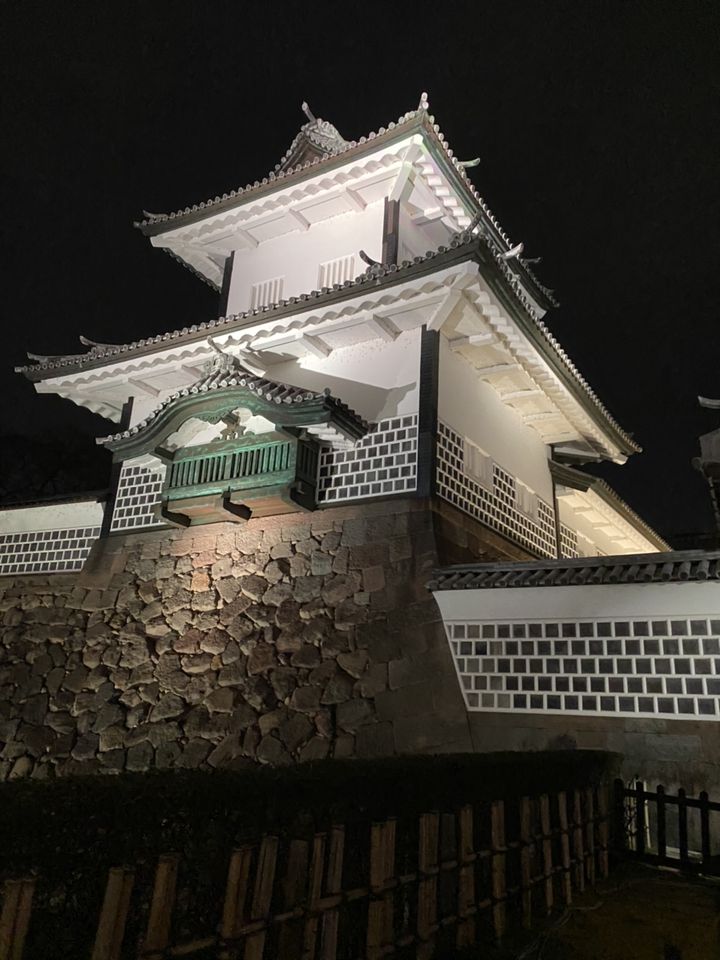 終了 可憐な花のライトアップ 金沢城 兼六園四季物語 春の段 開催 Retrip リトリップ