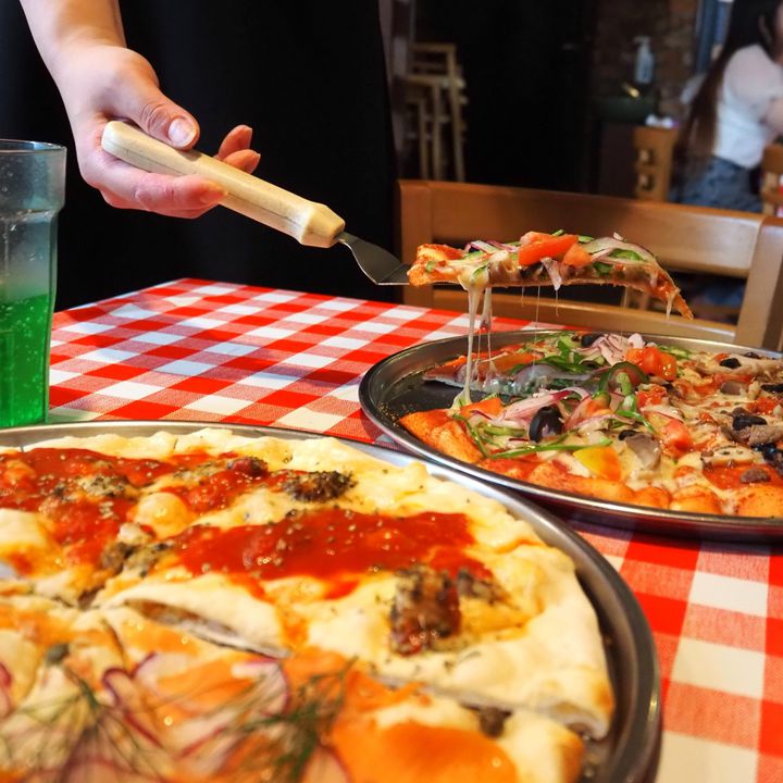 ブックマッチ 日本上陸50周年シェーキーズ pizza 出廻る ブックマッチ