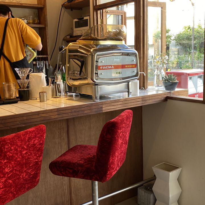 ✦80年代✦ 昭和レトロ 純喫茶の片隅にありそうな 木製コーナーテーブル 花台 ✦80年代✦ 昭和レトロ 純喫茶の片隅にありそうな 木製コーナー