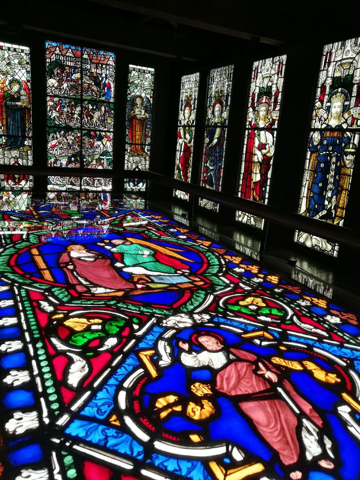 その美しさに心奪われること間違いなし！日本で見られる“ステンド  