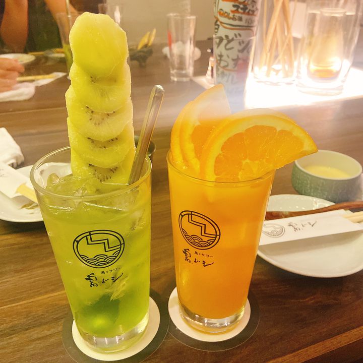 大きめ タルに座ったお酒を飲んでるおじさん オブジェ 【公式通販】